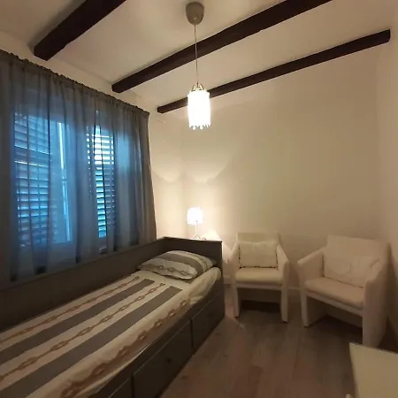 Dile Apartment Sukosan
